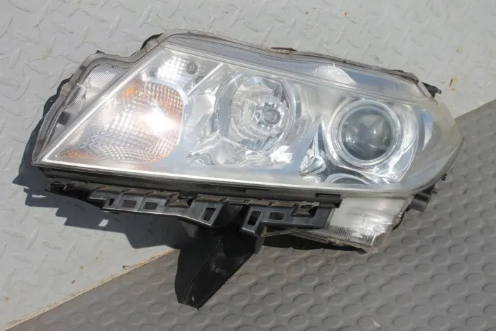 Suzuki Vitara II III - Phare avant gauche - KOITO10018098LEWA image 2
