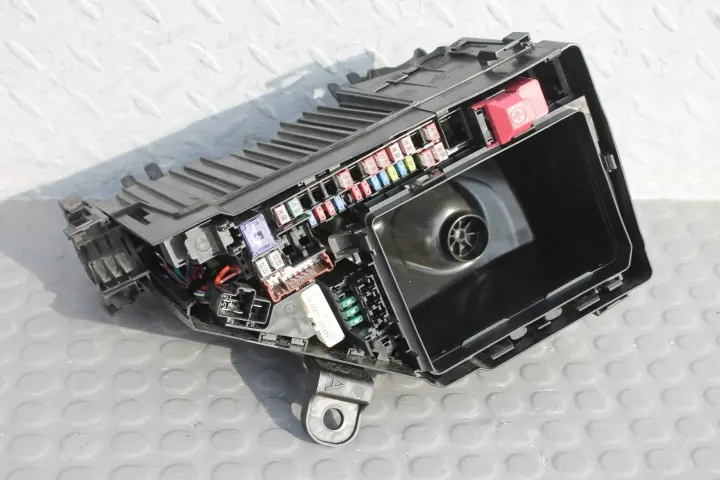 Nissan Qashqai III - Boîte à fusibles - OEM PUSZKA-QASHQAI-J12 image 2