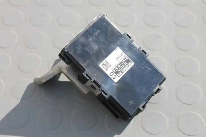 Toyota Avensis - Module de commande - OEM 89681-0F030 image 2