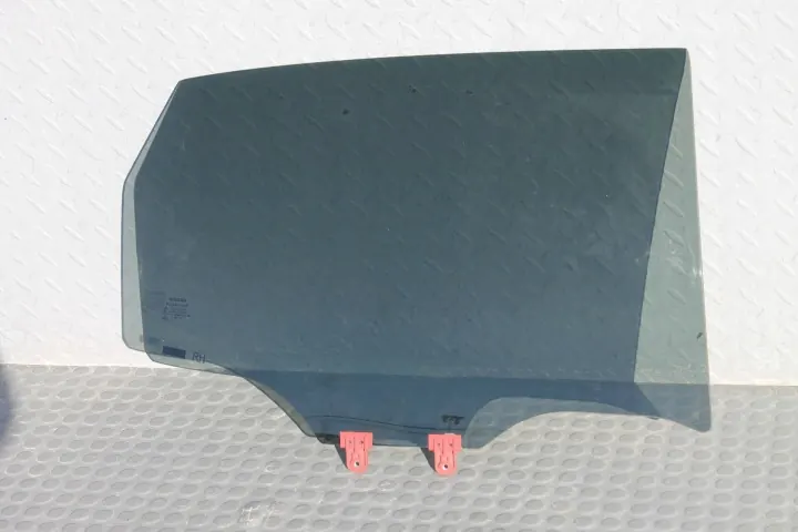 Nissan Qashqai - Vitre arrière droite - SZYBA-TYL-QASHQAI image 2