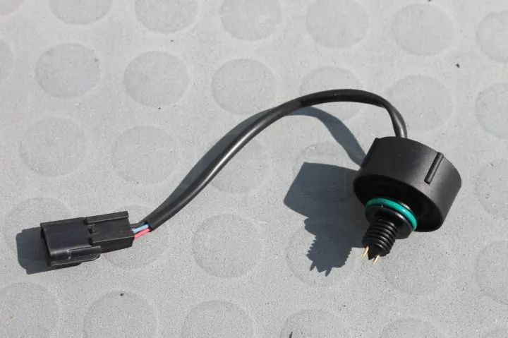 Suzuki Grand Vitara II - Capteur d'eau filtre à carburant - OEM 17600468 image 2