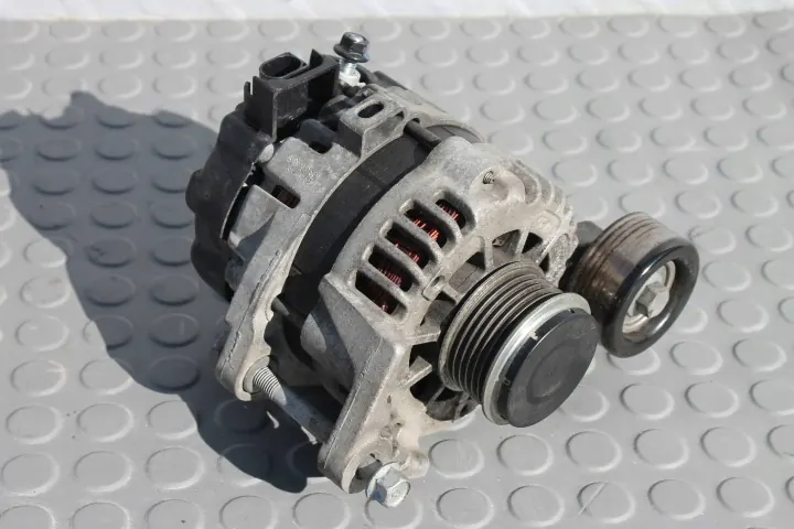 Alternateur Hyundai I30 III 1.0 T-GDI - OEM 37300-04950 image 2