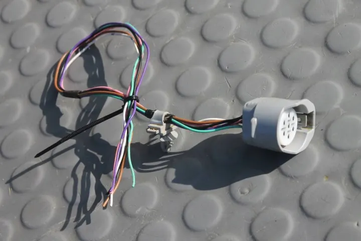 Mazda CX-30 - Connecteur LED avant d'origine - WTYCZKA LEDCX30 image 2