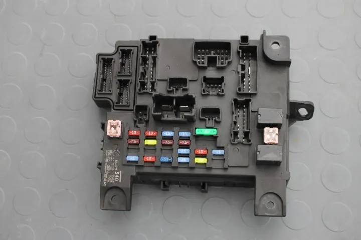 Mitsubishi ASX - Module boîte à fusibles OEM 8637B540 image 2