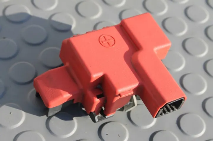 Honda Civic IX - Borne positive batterie - Honda OE image 2