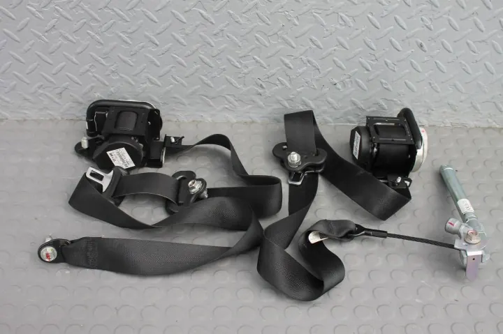 Mitsubishi Eclipse Cross - Ceintures avant avec boucle - OEM 633031300C image 2