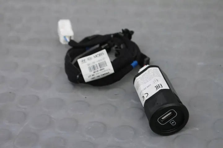 Kia Stonic - Prise USB d'origine - 96125-H8000-STONIC image 2
