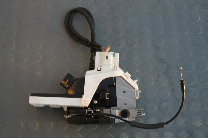 Hyundai Tucson - Serrure porte avant gauche - OEM 81310-D7600 image 2