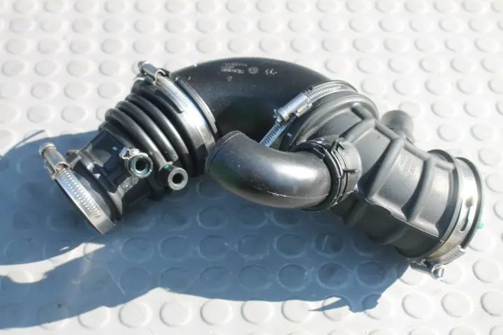 Conduit d'admission turbo MG HS 1.5 TGI - OEM 10405559 image 2