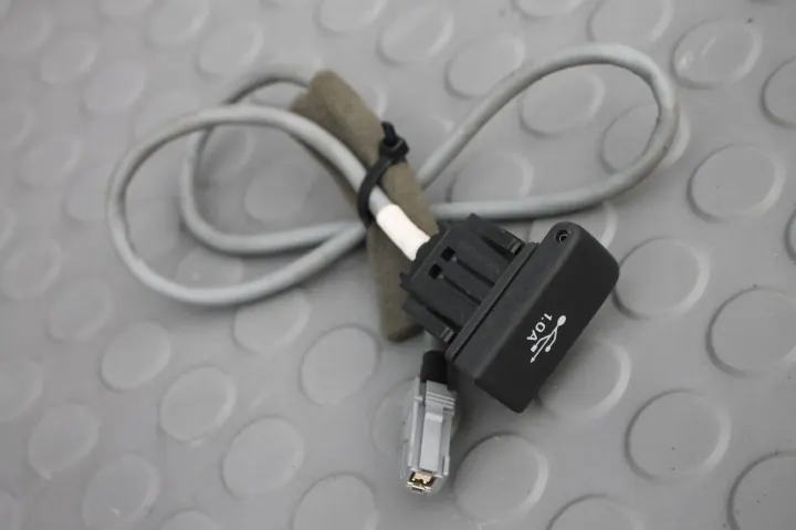Honda Civic X - Prise USB d'origine - PORT ZŁĄCZE USB image 2