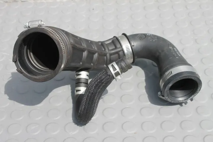 Suzuki - Conduit turbo d'occasion - OEM PRZEWOD-TURBO image 2