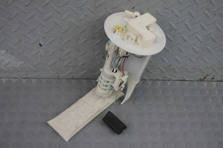 Toyota Verso-S - Pompe à carburant - OEM 77704-52110 image 2