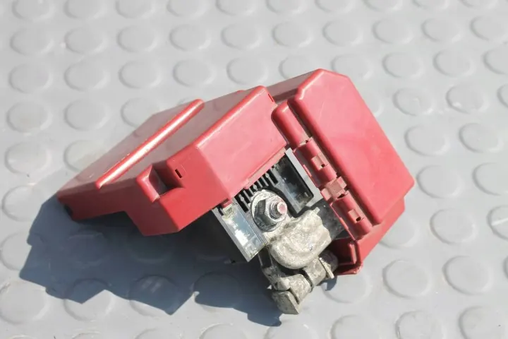 Mitsubishi Eclipse Cross - Borne de fusible - OEM 8571A002 image 2