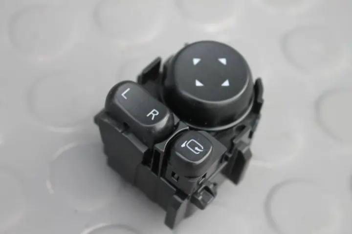 Mitsubishi Eclipse Cross - Bouton pliage rétroviseurs OEM PRZYCISK-SKLADANIA image 2