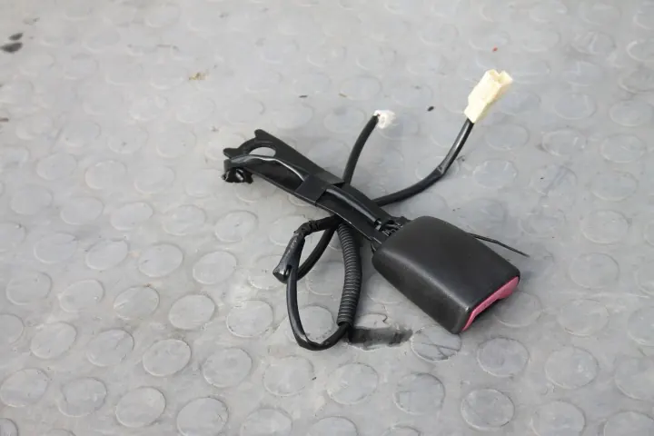 Toyota RAV4 III - Boucle de ceinture avant droite - XWG35V3WUB3U image 2