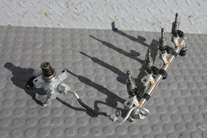 Mazda CX-30 - Pompe à injection DENSOPYNM203F0 image 2