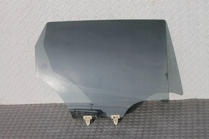Nissan Qashqai II - Vitre arrière droite - OEM 823004ET0A image 2