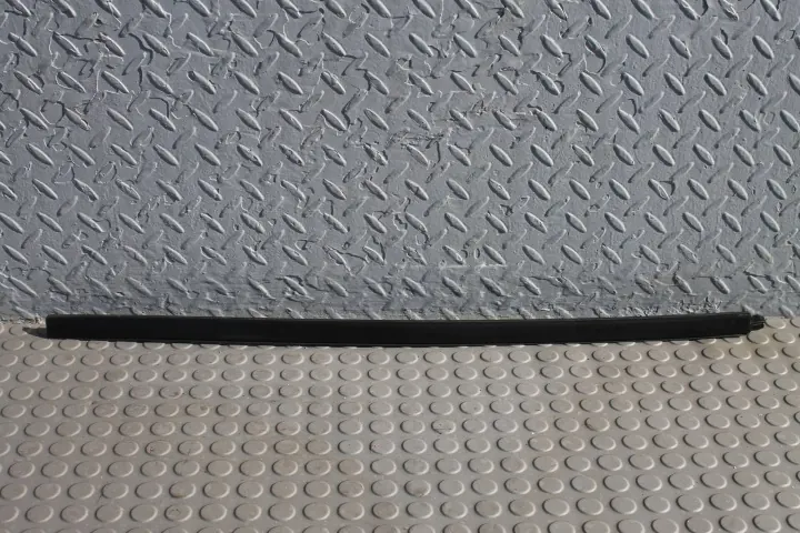 Honda CR-V IV - Listre de vitre avant droit - LISTWA-SZYBY-PRAWA image 2