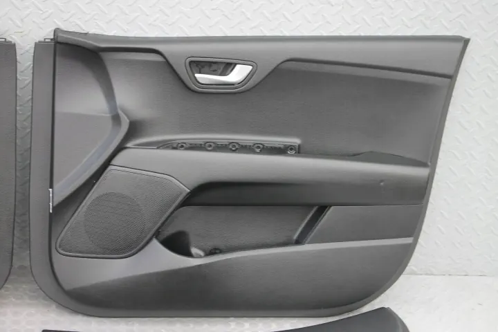 Kia Stonic - Garniture de porte avant droit - 82302-H8010JBW image 2