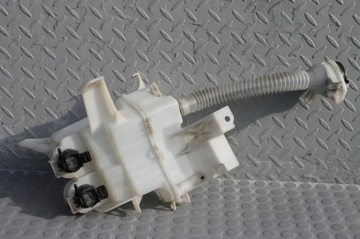 Toyota RAV4 III - Réservoir lave-glace OEM 060851-217 image 2