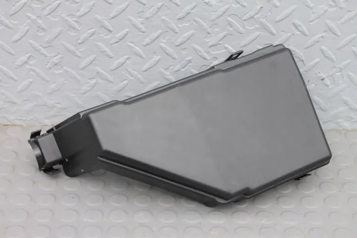 Nissan Qashqai III - Couvercle fusibles OEM 243826UA0A image 2