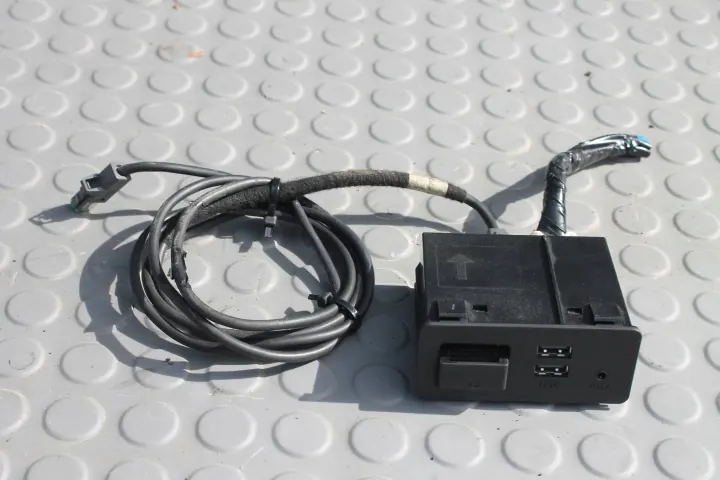 Mazda CX-5 - Prise USB AUX SD D09H-669U0 image 2
