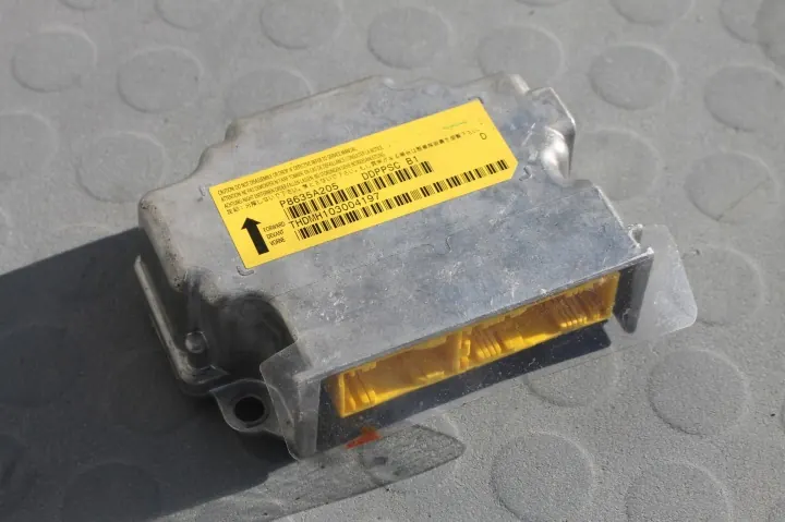 Mitsubishi Outlander II - Contrôleur airbag - OEM 8635A205 image 2