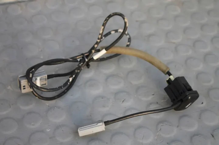 Honda CR-V IV - Port USB avec câble - GNIAZDO PORT USB KABEL image 2