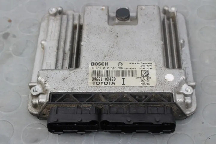 Toyota Yaris II - Ordinateur moteur ECU - OEM 89661-0D460 image 2