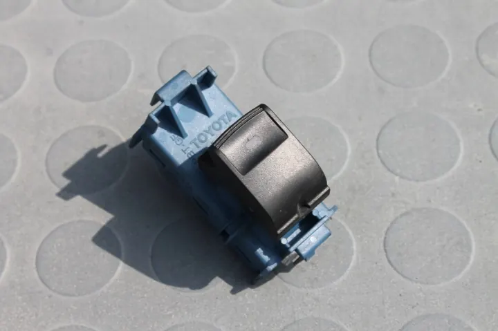Toyota Verso Lift - Bouton vitre avant droit - 84810-0F030 image 2