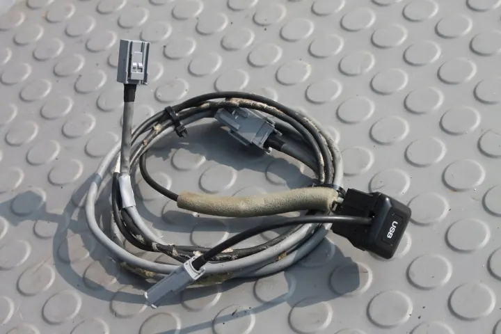 Honda CR-V - Prise USB + câble 2 m - OEM USB-PORT-KABEL image 2
