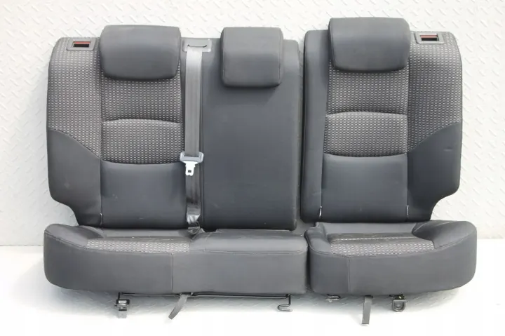 Hyundai I30 - Banquette arrière complète - KANAPA TYLNA PASY TYŁ ŚRUBY image 2