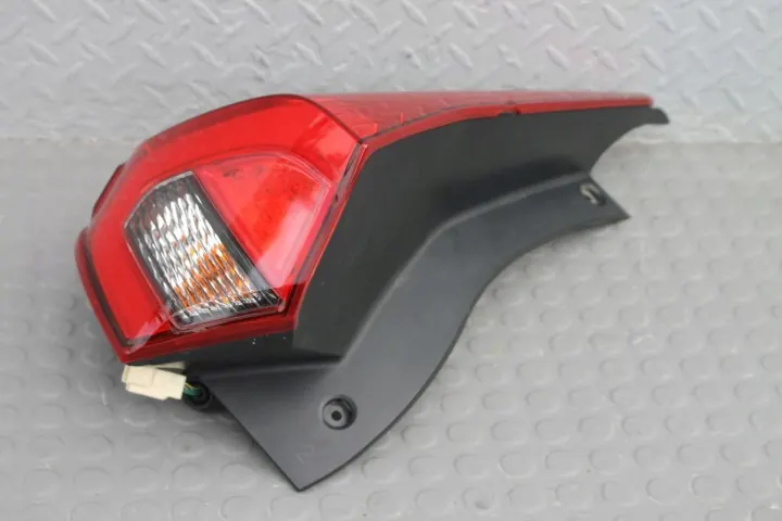 Mitsubishi Eclipse Cross - Phare arrière gauche OEM 8330B011 image 2