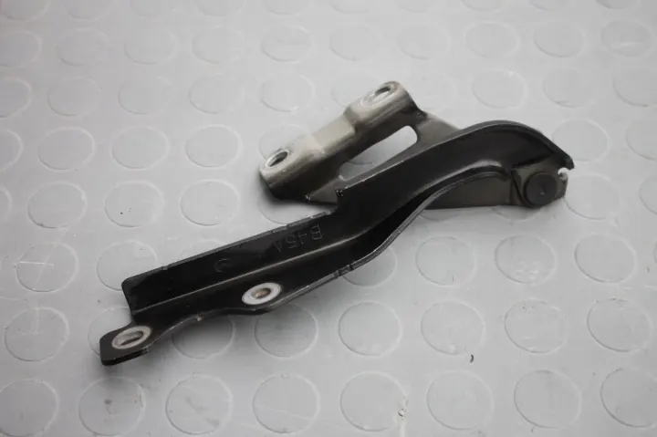 Mazda 3 - Charnière de capot gauche - OEM Mazda image 2