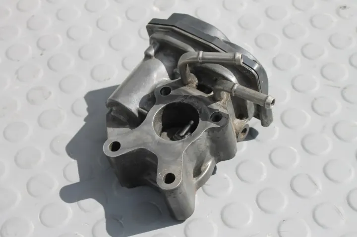 Nissan Navara - Soupape de recirculation des gaz d'échappement - 14710-5X00D image 2