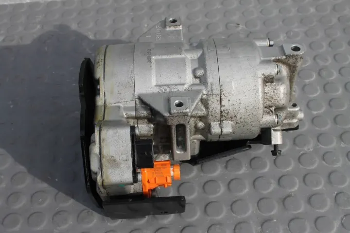 Nissan Qashqai - Compresseur climatisation 926006UM0B image 2
