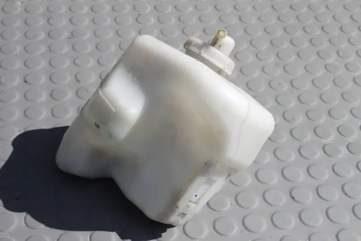 Réservoir de liquide Mitsubishi Eclipse Cross 1375A304 image 2
