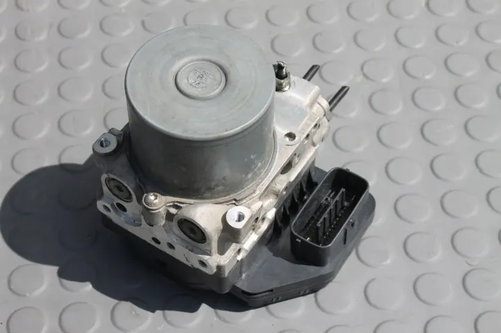 Toyota RAV4 IV - Pompe ABS - 44540-42302 image 2