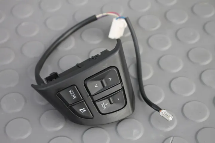Suzuki Swift IV - Boutons radio volant - PRZYCISKI-KIEROWNICY-SUZUKI-SWIFT-MK7 image 2