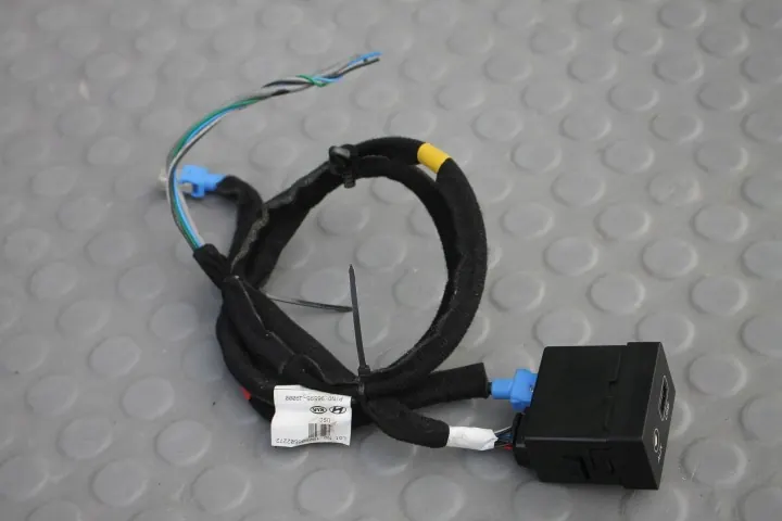Hyundai Kona - Prise USB auxiliaire - OEM 96120-J9500-KONA image 2