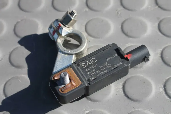 MG HS 1.5 TGI 18-23 - Borne de masse - OEM 10833003 image 2