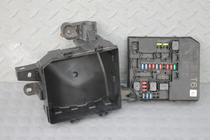 Boîte à fusibles pour Nissan Juke I (F15) - 284B71KK0B image 2