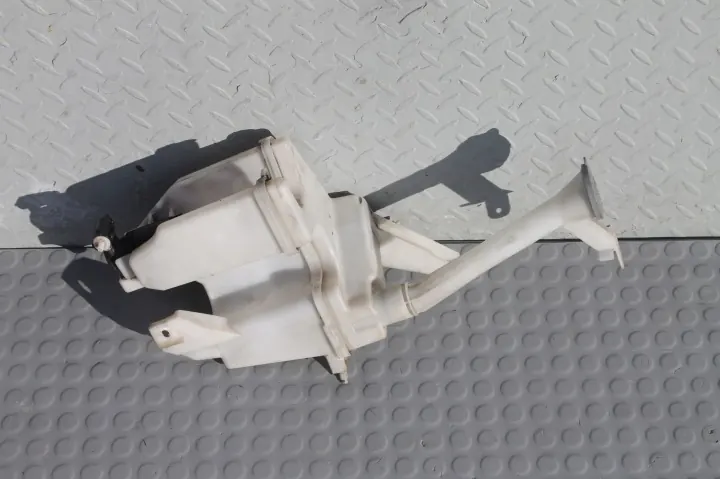 Nissan Juke I - Réservoir lave-glace - Nissan OE image 2