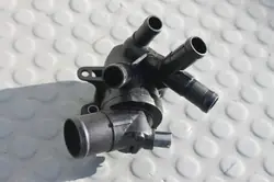 Nissan Juke I - Boîtier de thermostat - Nissan OE