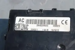 Module confort Nissan Note I 1.4 16V - 284B2EM03C
