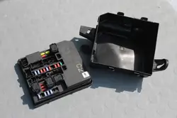 Module de fusibles Nissan Juke I 1.5 DCI - 284B71KA0C
